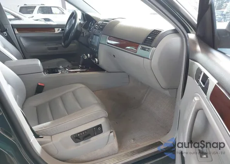 2005 Volkswagen Touareg V8 z USA, uszkodzony, nr VIN WVGMM77L65D008503